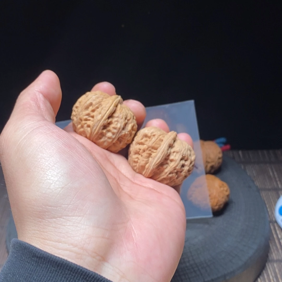 哈***板核桃和松仁玉米的区别在于你