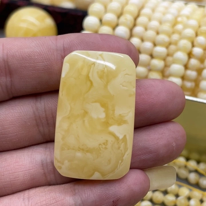 裸石琥珀未镶嵌牌子
