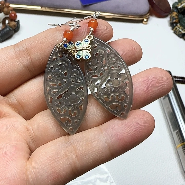 蛇纹石玉未镶嵌耳饰