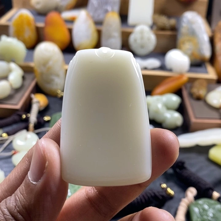 和田玉（青白玉）未镶嵌吊坠(赠链)