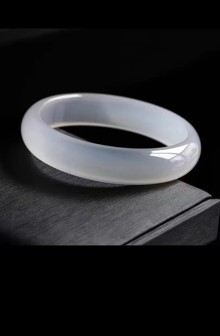 白月光天然玛瑙手镯