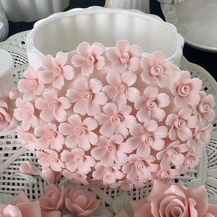 重工浮雕双耳餐盘陶瓷满花重工浮雕手工捏花一斤量炖盅