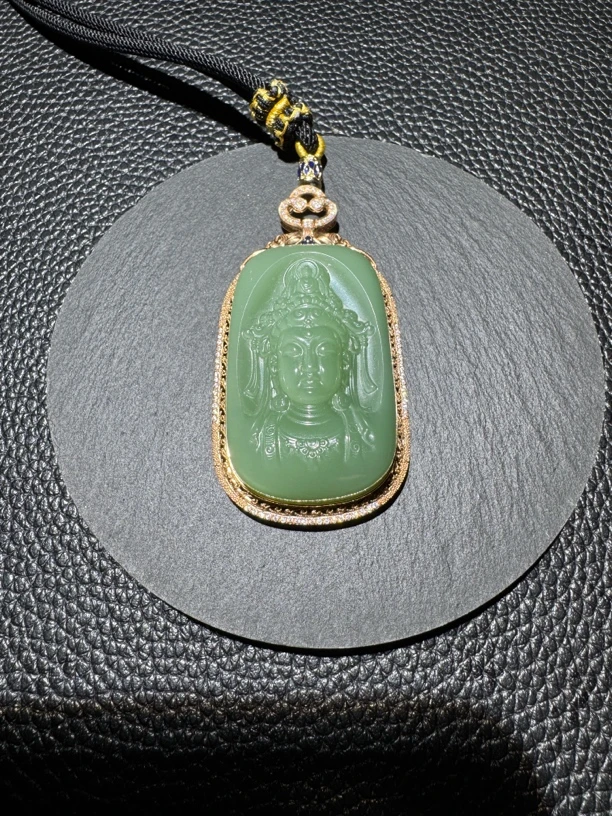 和田玉粉青观音18K金镶嵌