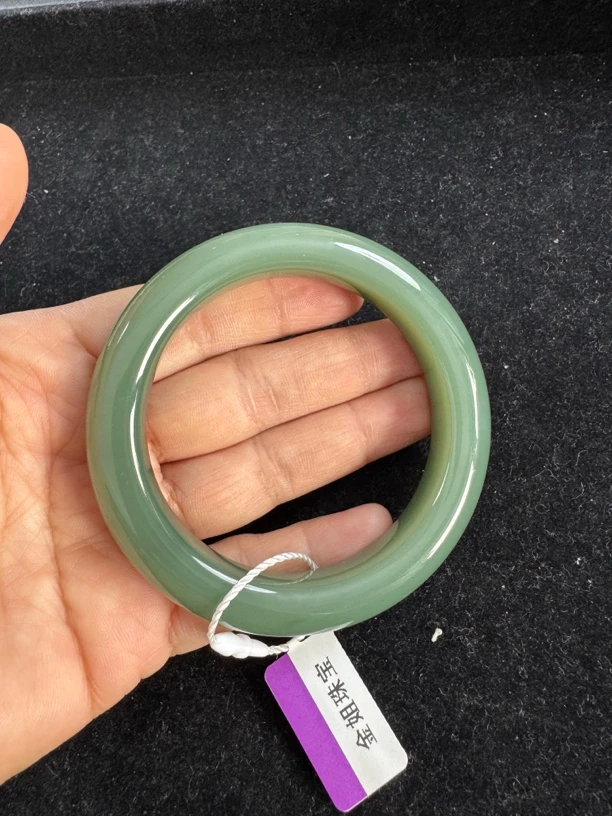 【绿底粉青荧光细料约56+mm】俄老料夹层细料约13*11mm正装手镯