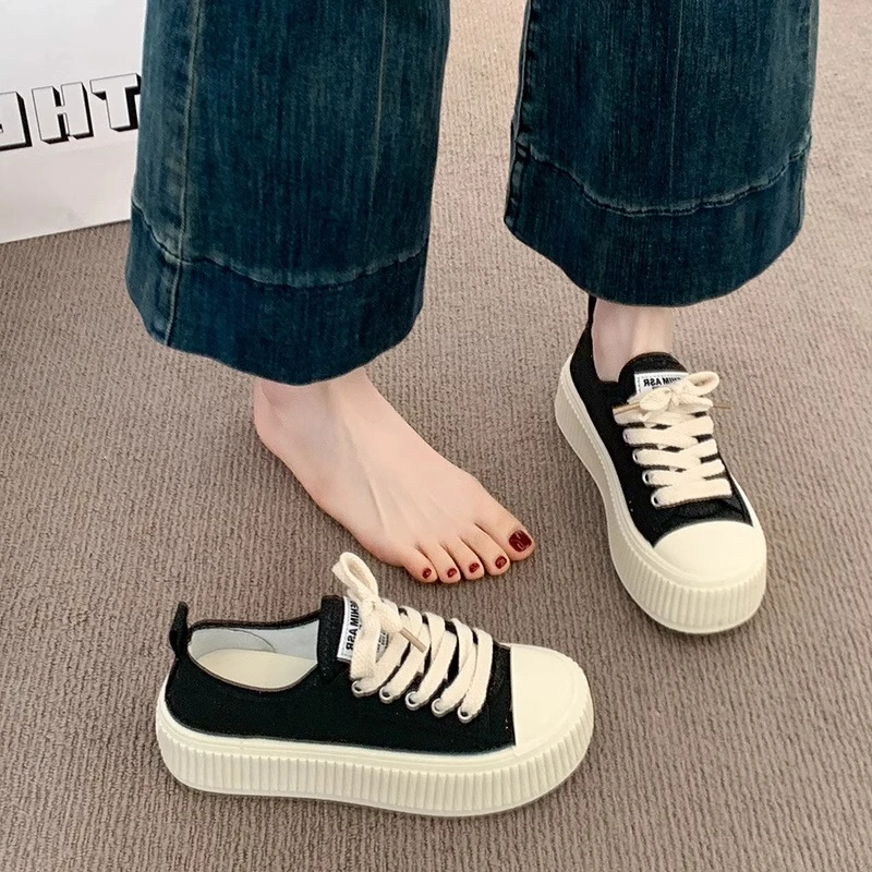 黑色厚底帆布鞋女2025新款春夏休闲板鞋ins潮百搭饼干鞋运动单鞋