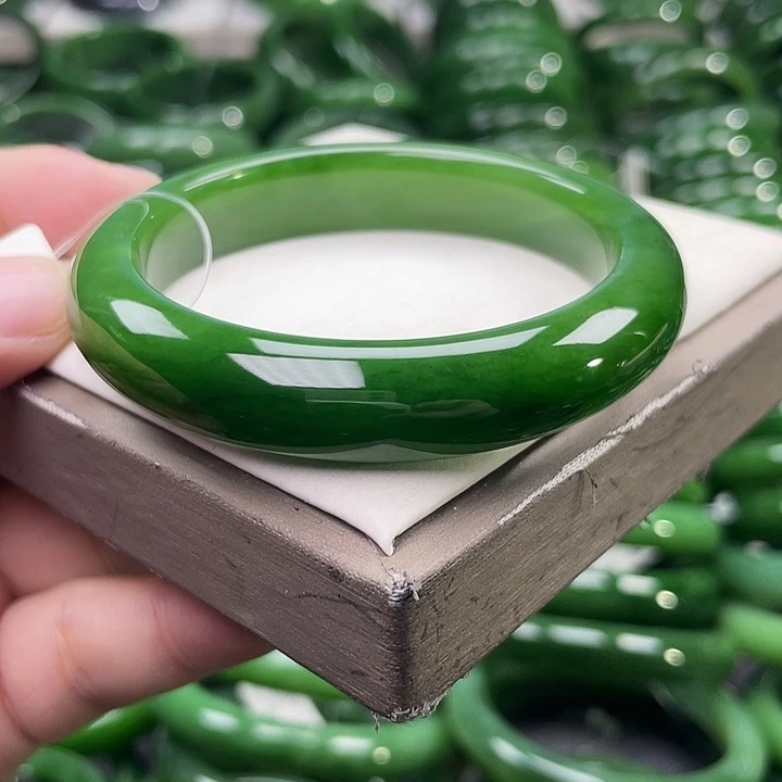 未镶嵌手镯和田玉（碧玉）