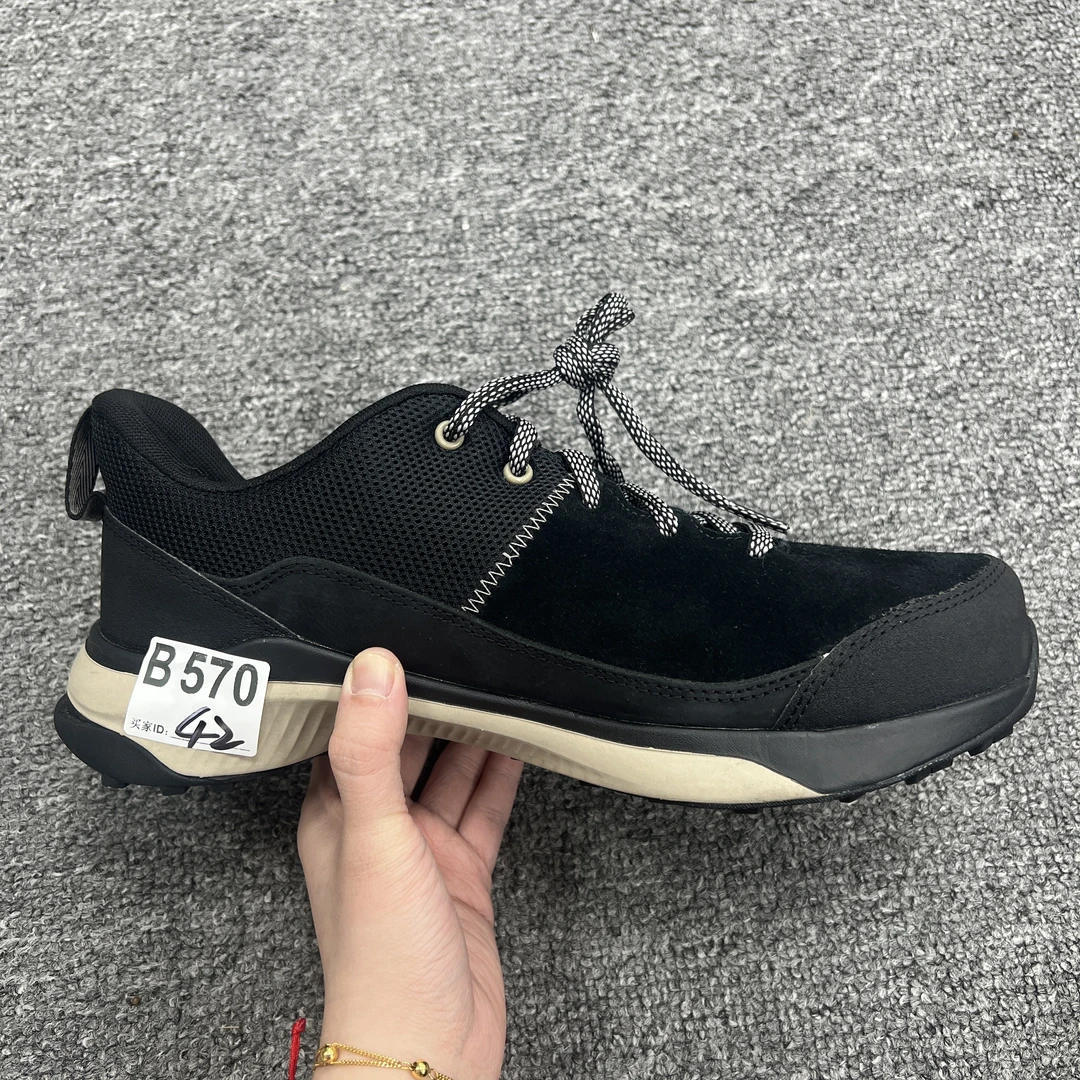 3号上新款男女高端户外休闲鞋 B570