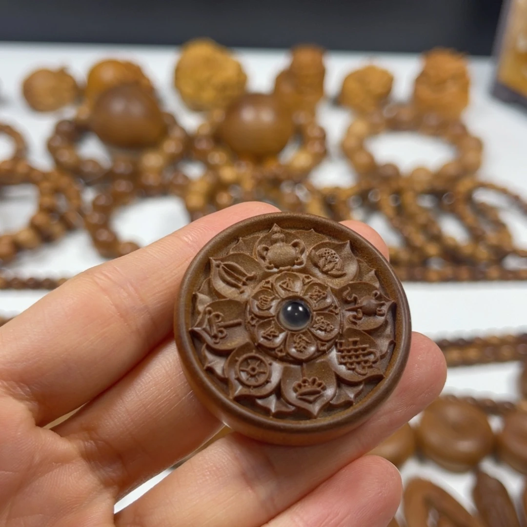 孤***月檀香木吊坠六字真言