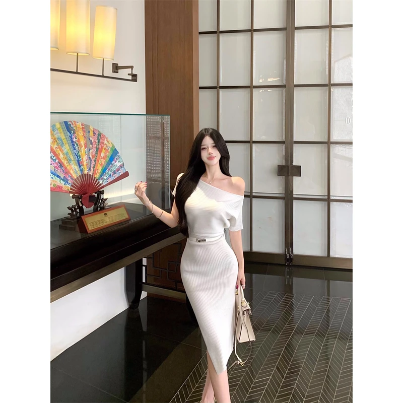 2025新款夏季美式别致露肩连衣裙女收腰修身显瘦开叉中长款针织裙