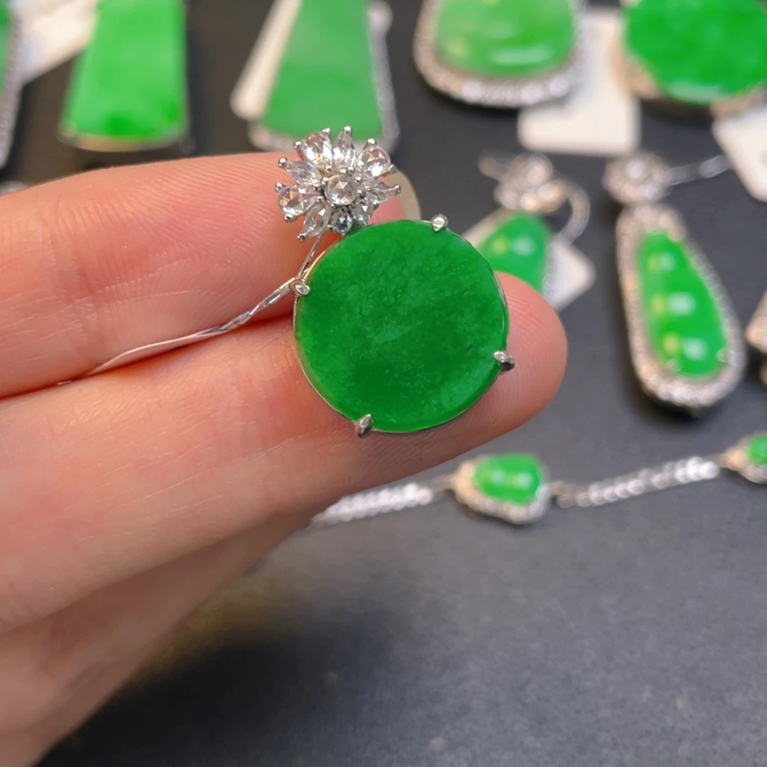 颈饰银S925镶嵌翡翠