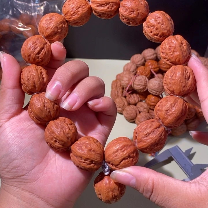 文玩核桃手串……16
