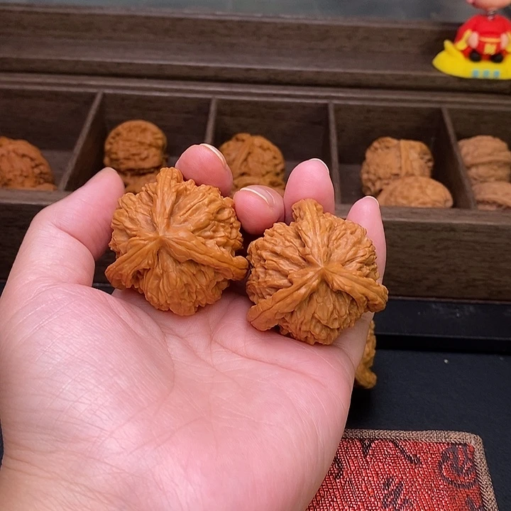 椿***宇把件文玩核桃白奔
