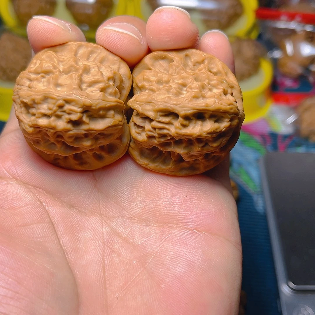 文玩核桃吊坠野狼