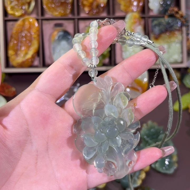 未镶嵌蛇纹石玉颈饰揽*?随机发