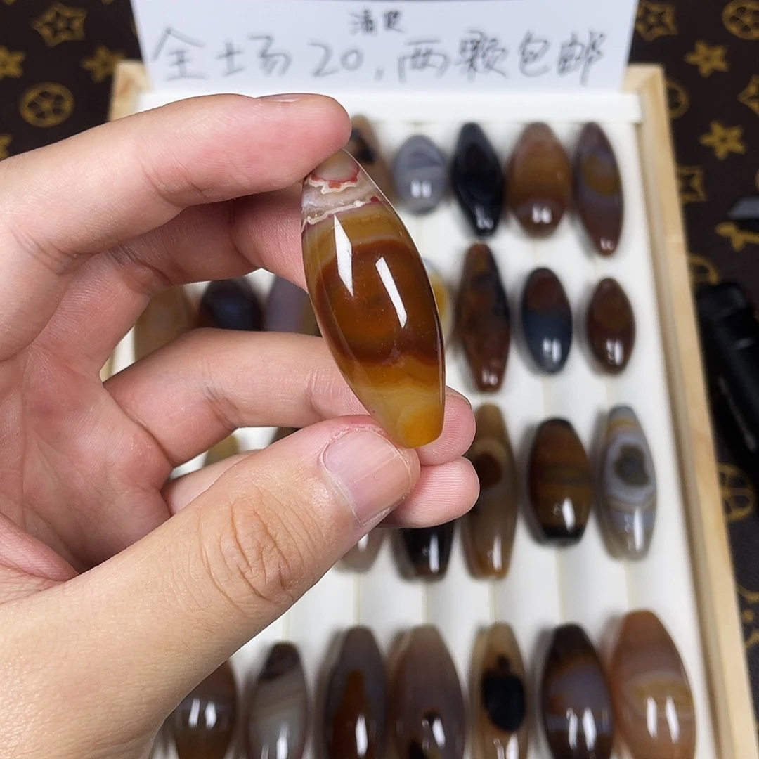 玛瑙/玉髓未镶嵌珠宝半成品天然巴西料，原矿，缠丝玛瑙