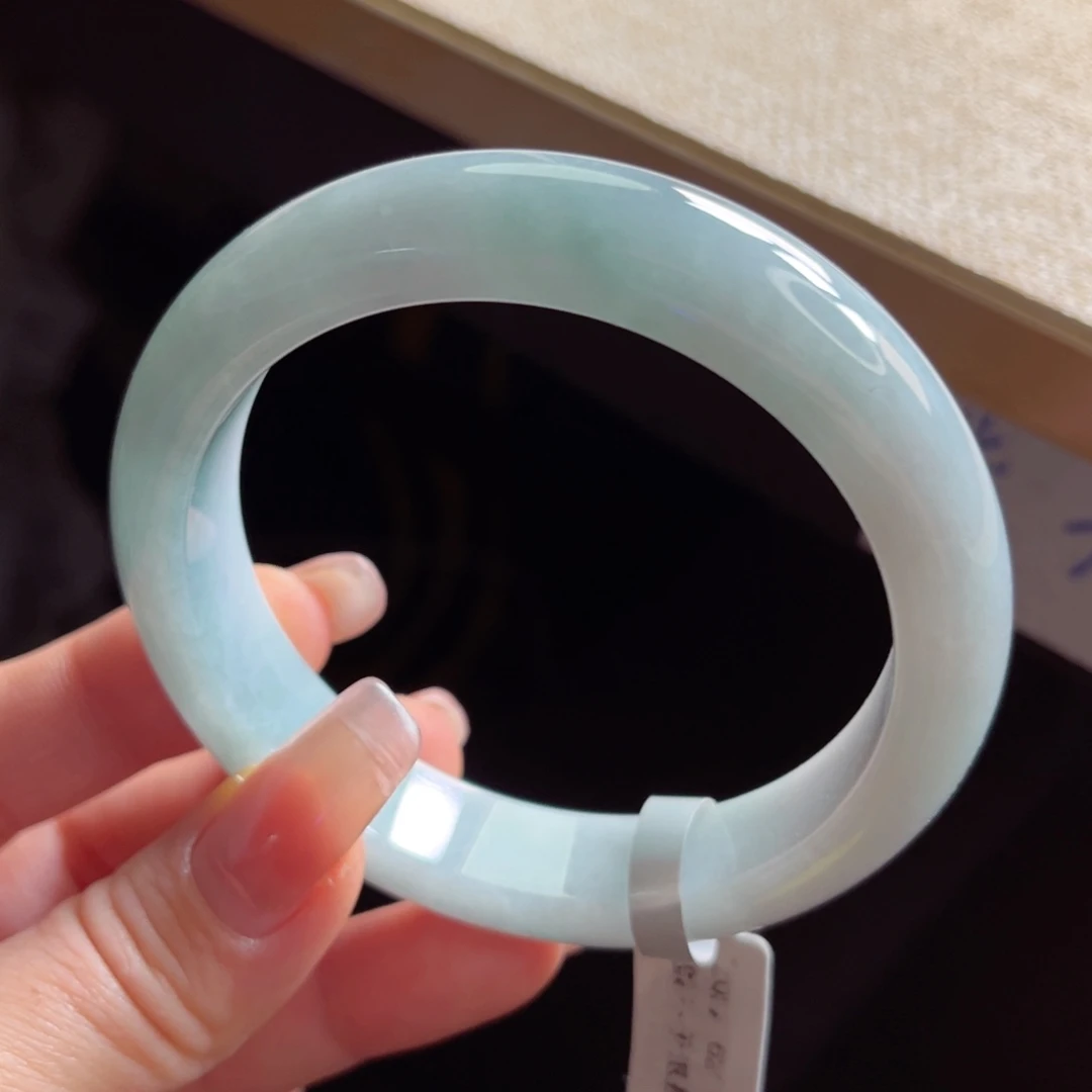 翡翠手镯未镶嵌手镯