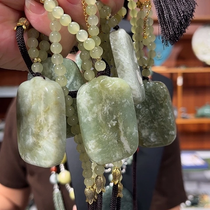 颈饰未镶嵌和田玉（糖玉）