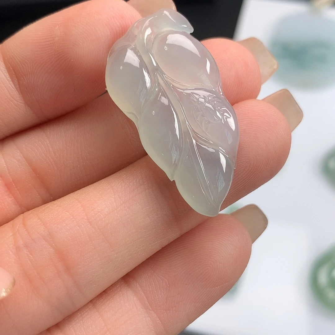 翡翠未镶嵌颈饰叶子