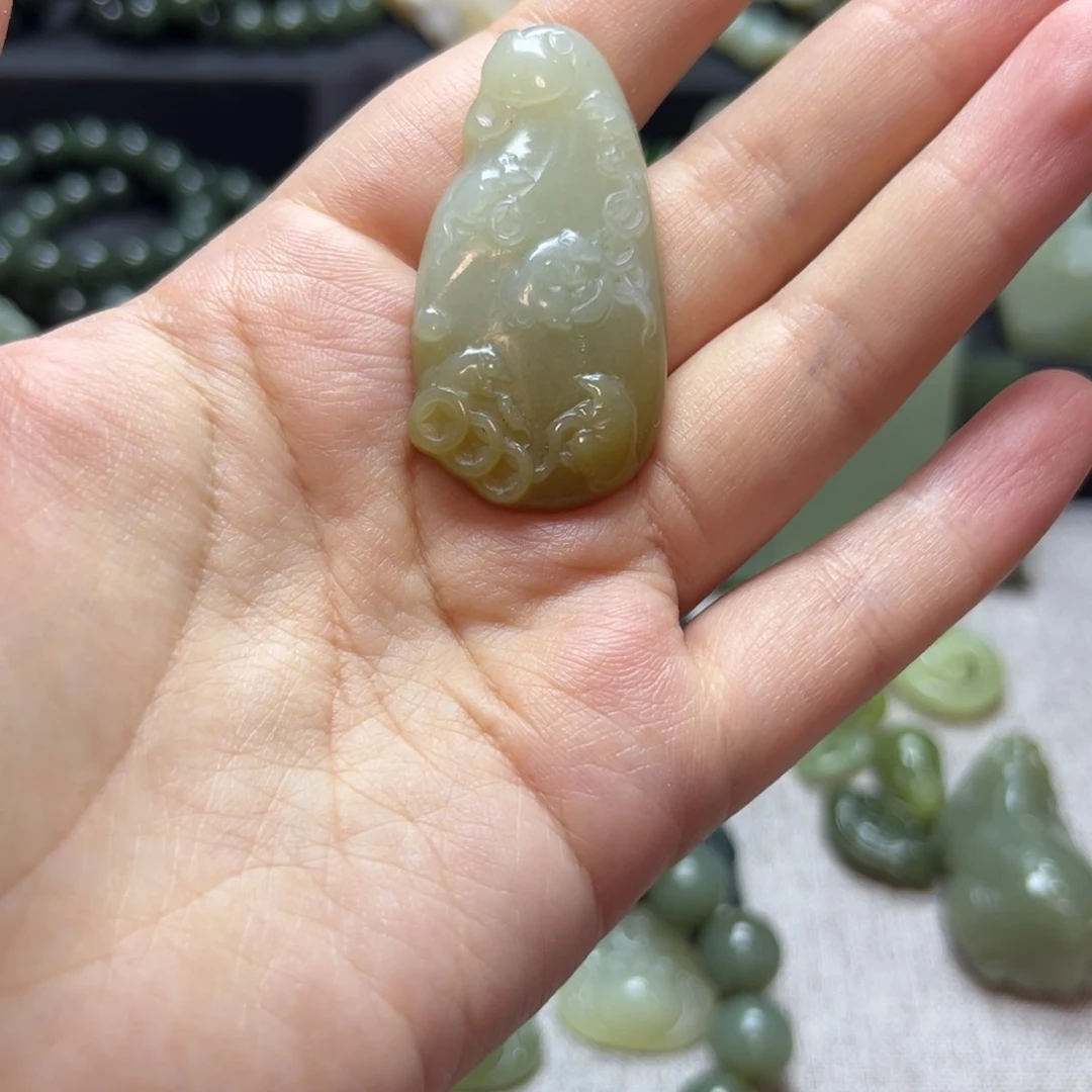 颈饰未镶嵌和田玉