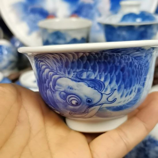 江***门景德镇陶瓷青花龙鱼压手杯