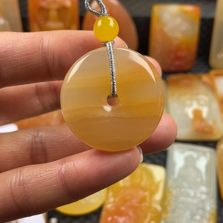 石英质玉（黄龙玉）颈饰未镶嵌