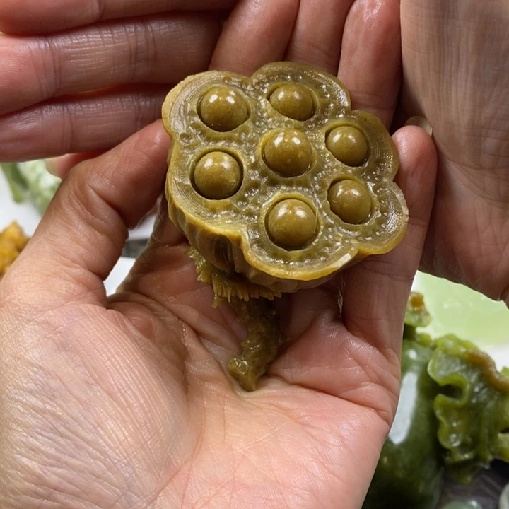 蛇纹石玉手把未镶嵌二****。