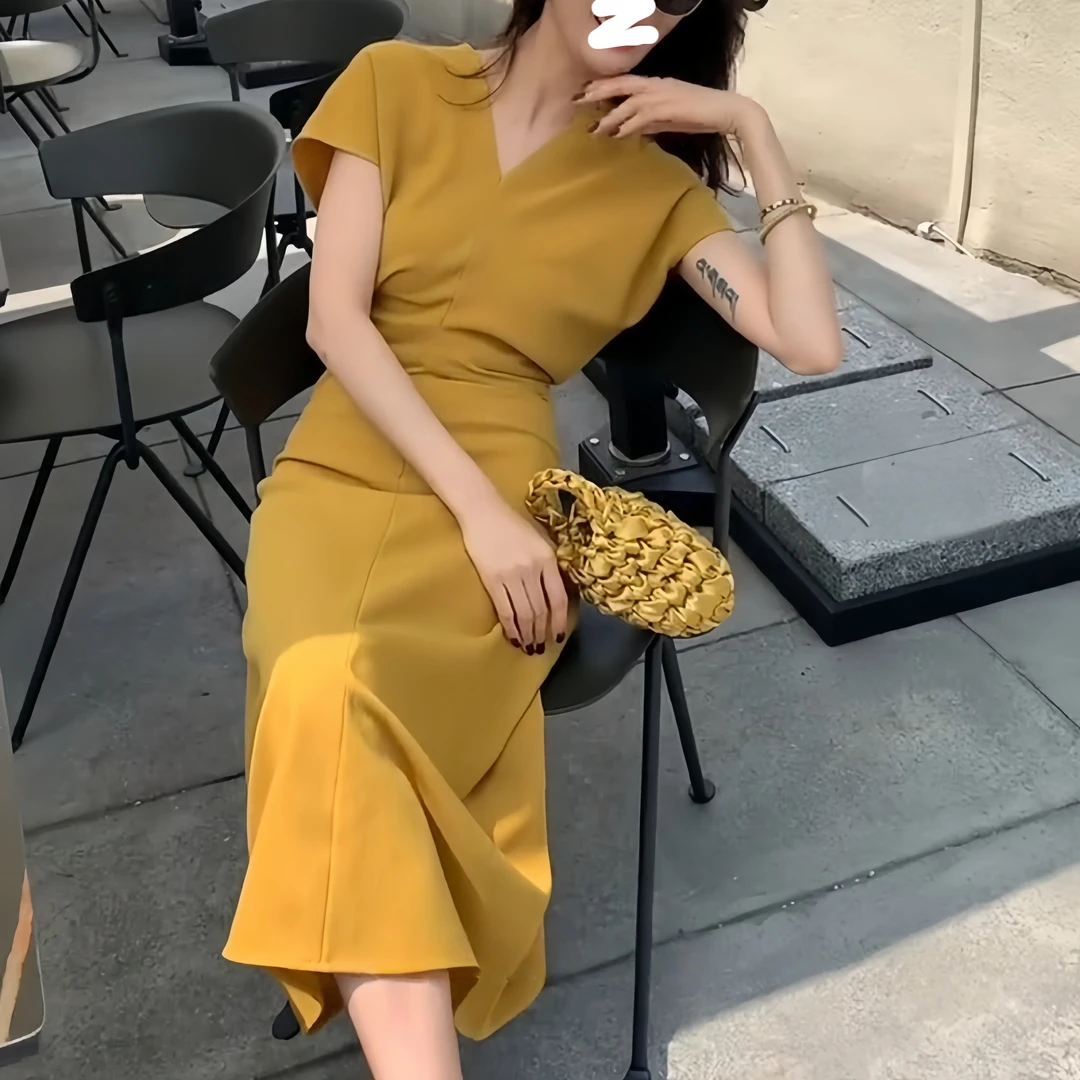 法式高端轻奢v领连衣裙女2025夏季新款高级感收腰显瘦御姐风长裙