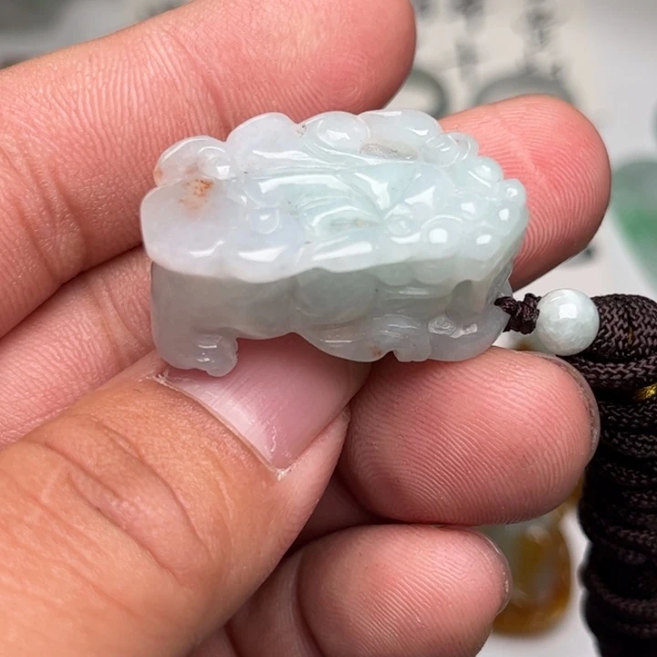 翡翠未镶嵌颈饰貔貅