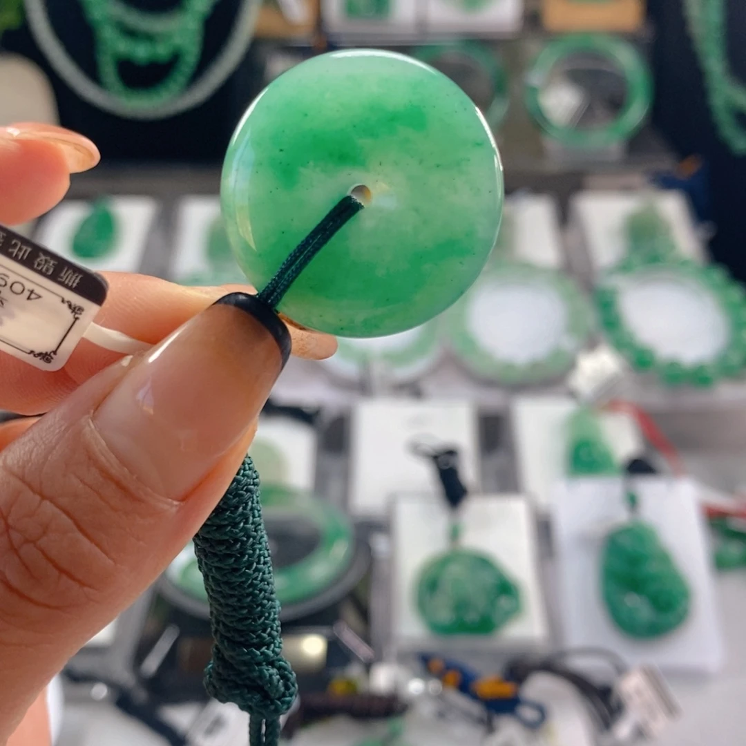 石英质玉颈饰未镶嵌