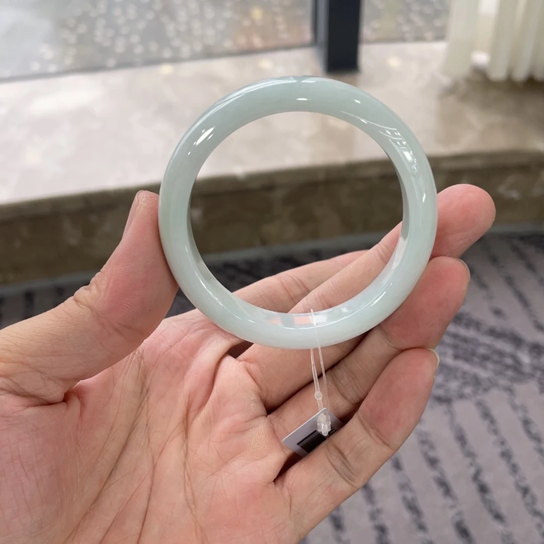 翡翠手镯未镶嵌手镯