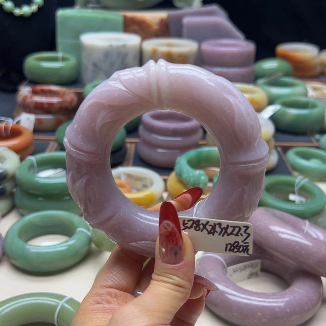 ପ****石英岩玉未镶嵌手镯