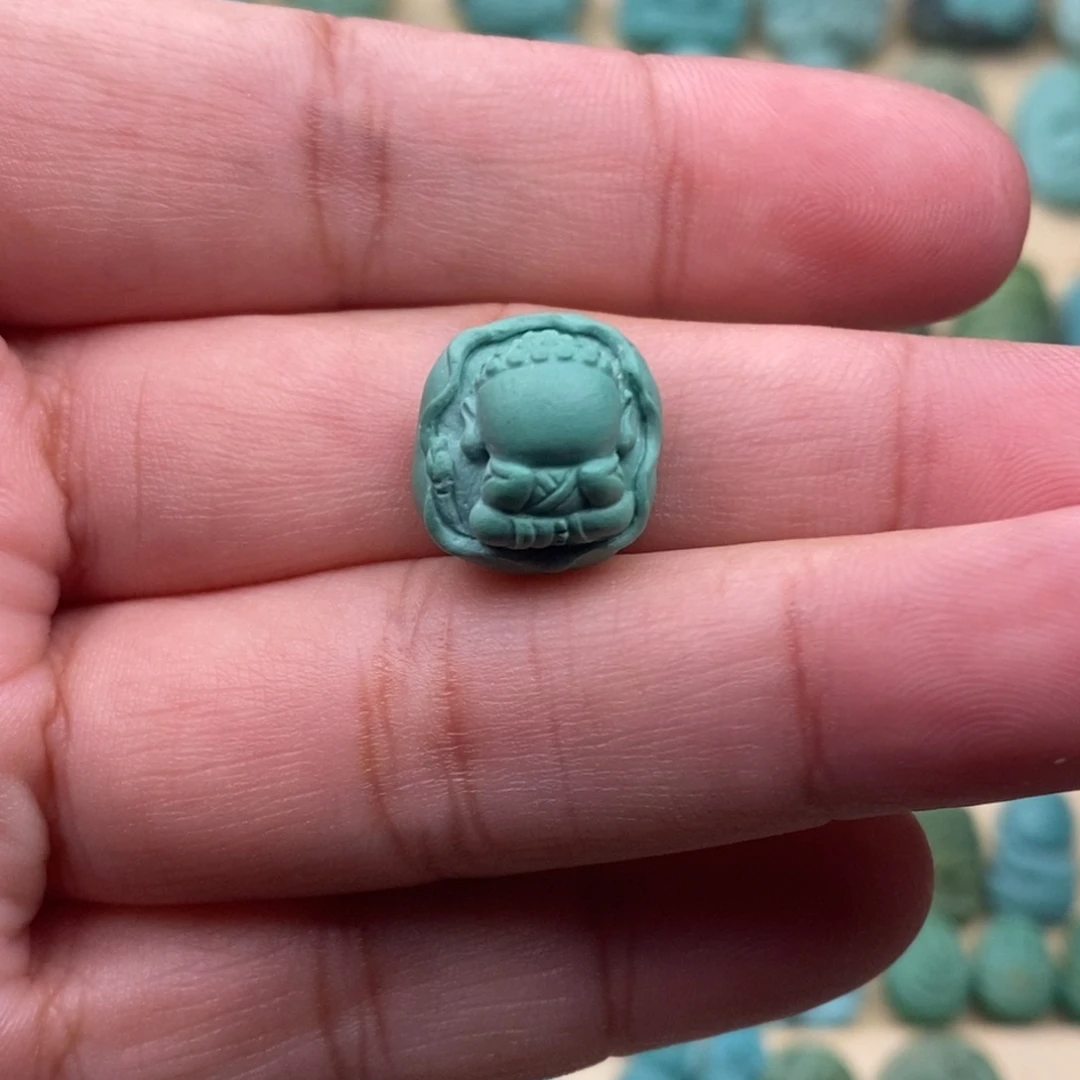 Z***z绿松石未镶嵌双手托腮佛