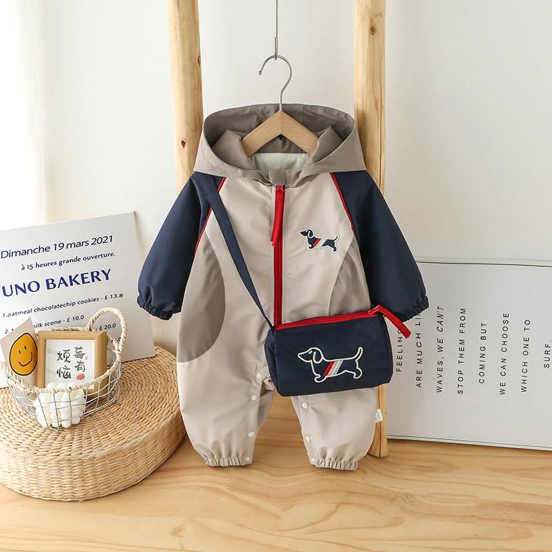 婴儿秋冬衣服加绒宝宝连体冲锋衣百天周3岁宝宝加绒加厚连体外出