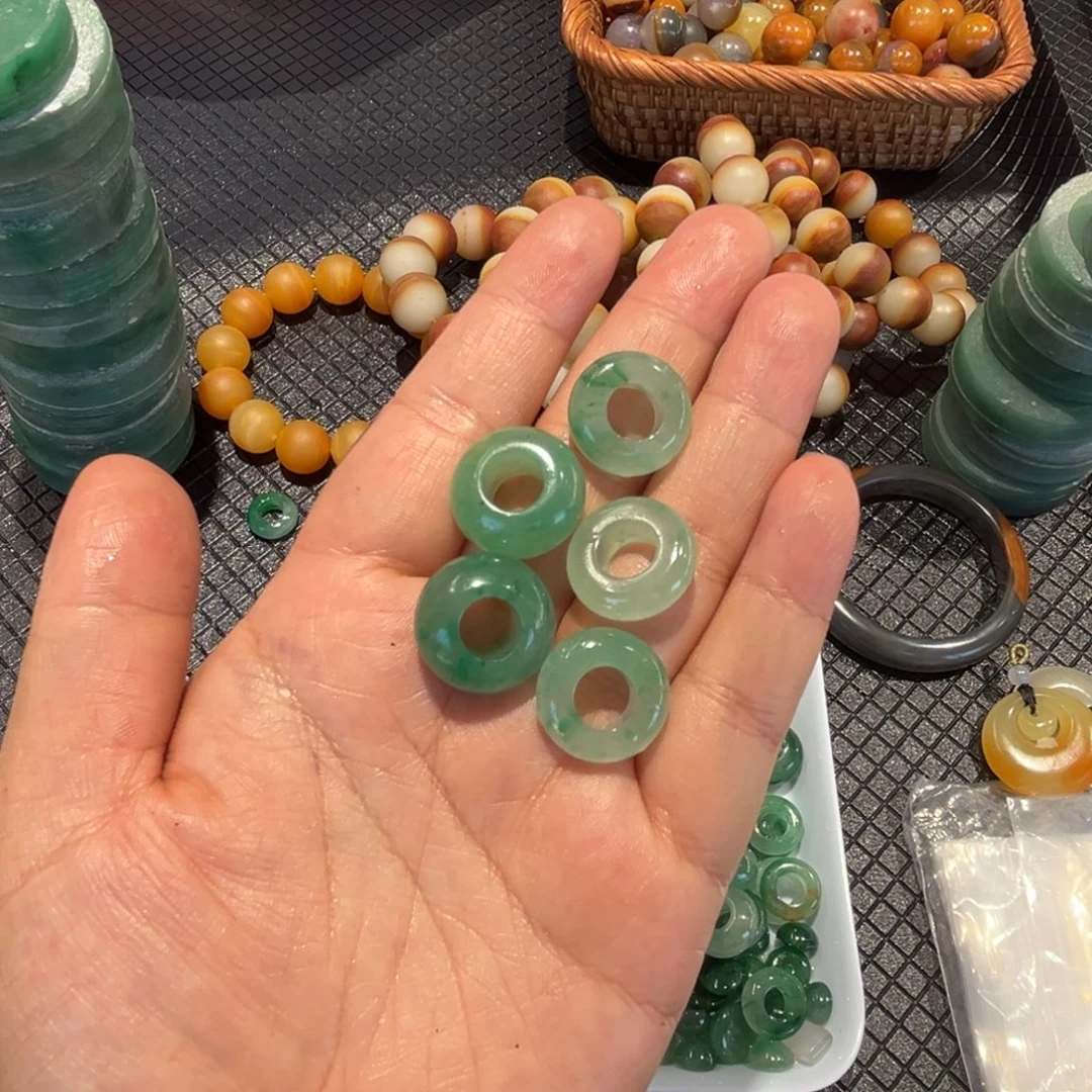 石英质玉（非洲翠）未镶嵌摆件