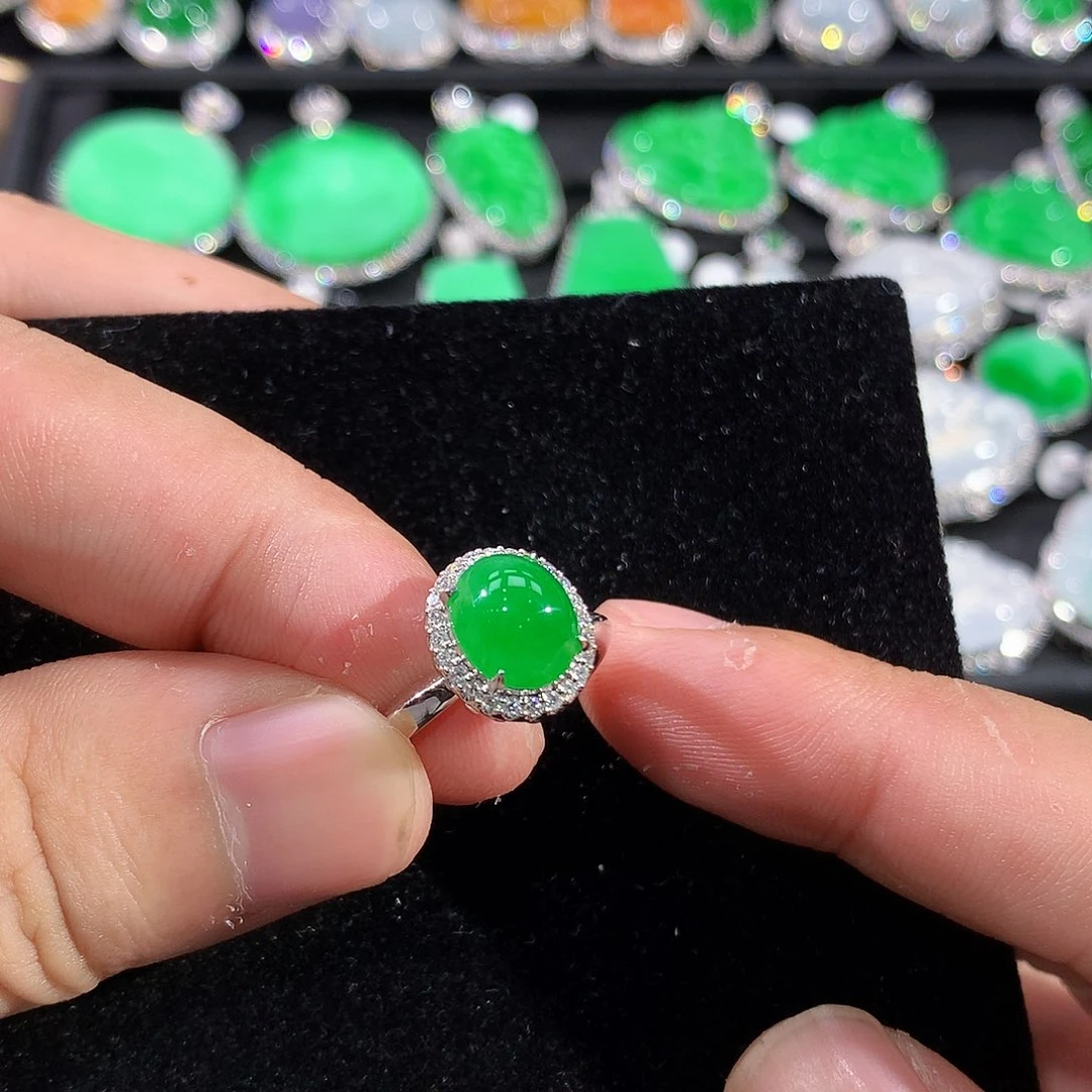 翡翠18K金镶嵌戒指