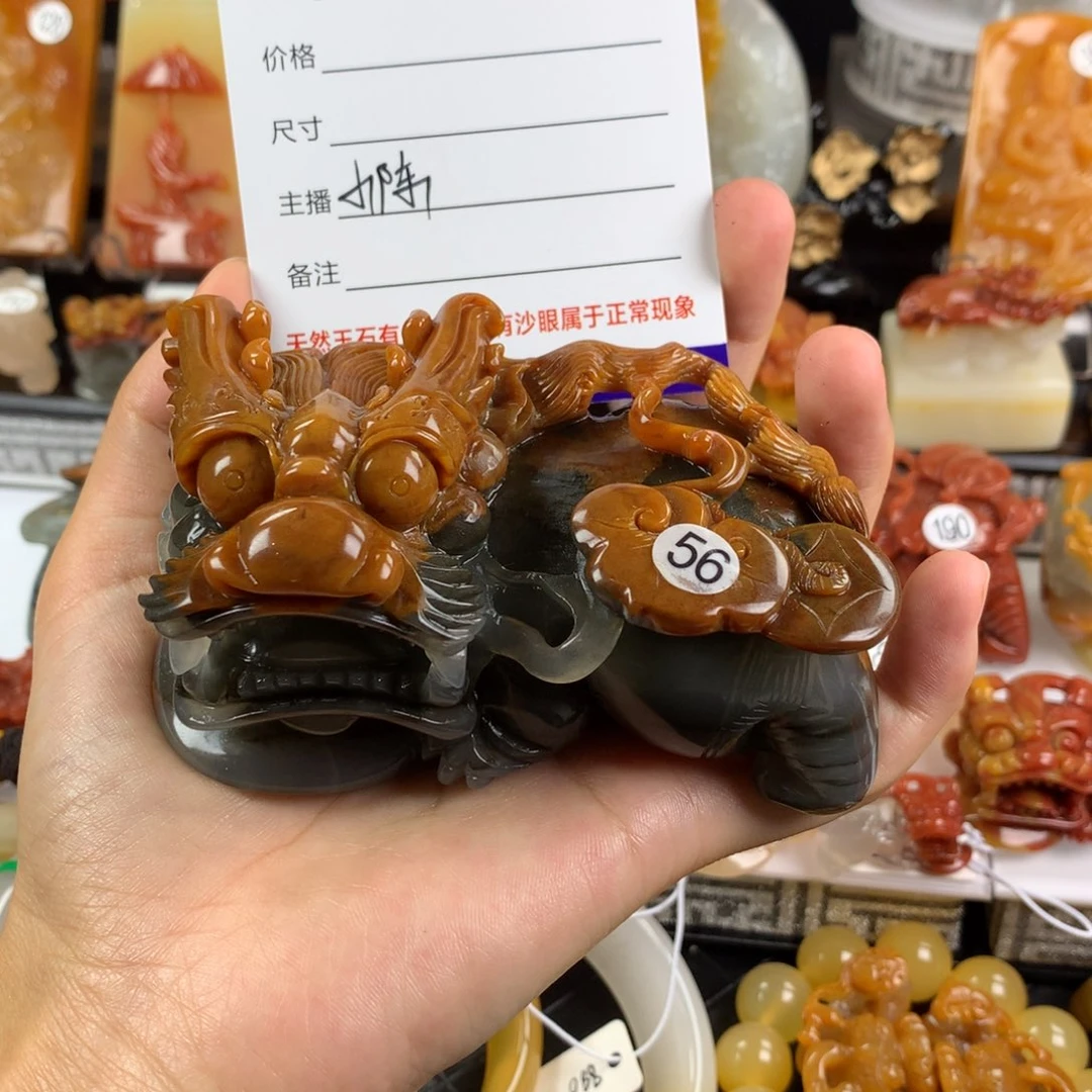 奔***者石英质玉（黄龙玉）未镶嵌摆件