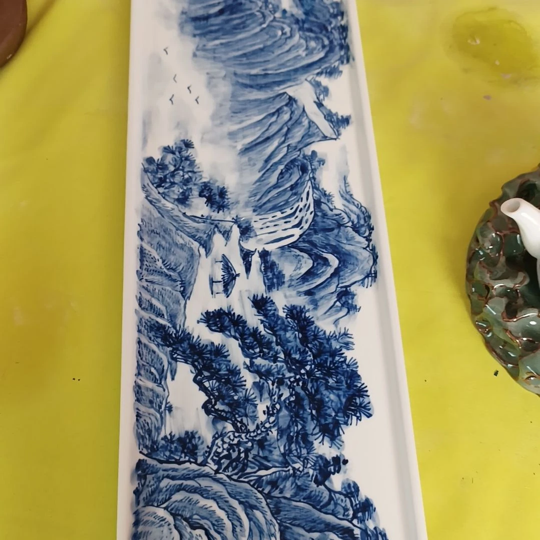 盘为*景德镇手绘釉下彩青花瓷