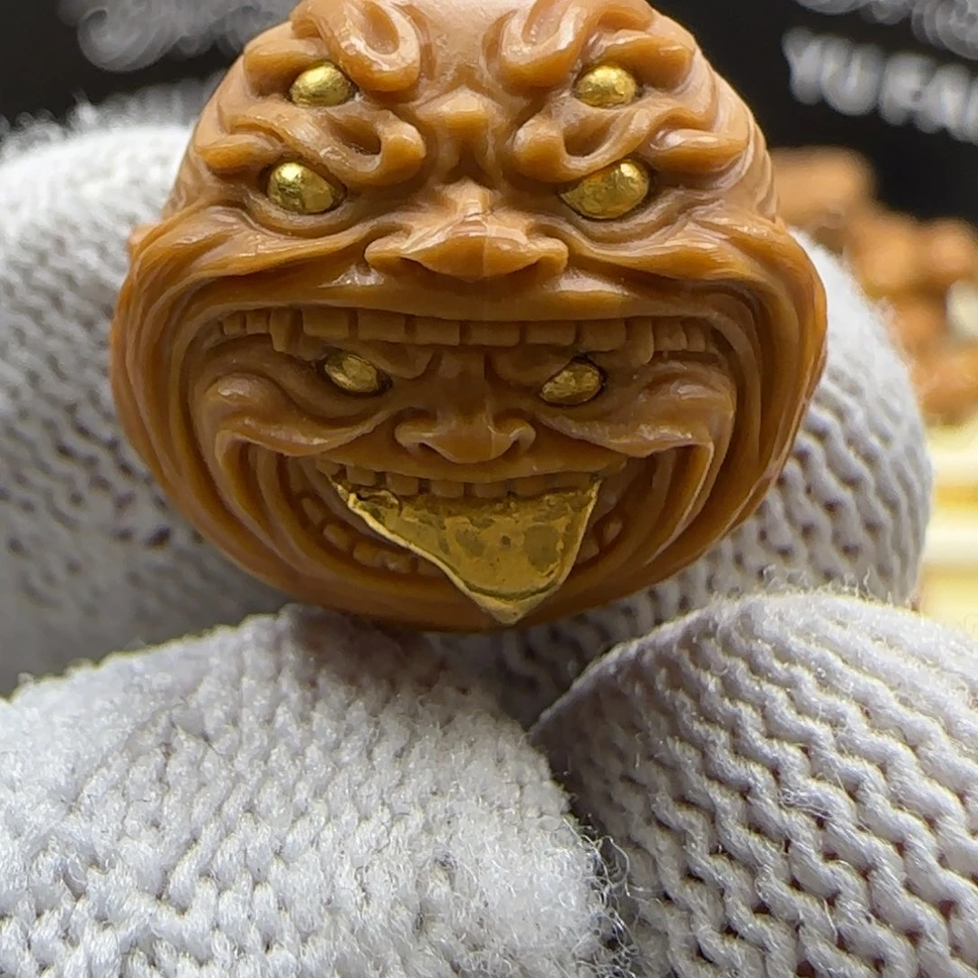 猴头核桃吊坠六目神僧镶嵌24k