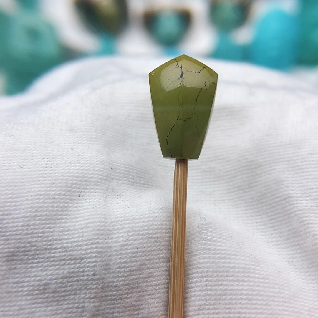 绿松石颈饰未镶嵌