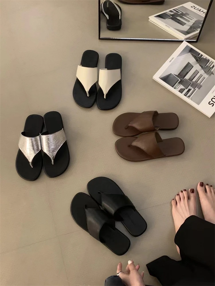 1236粗跟人字拖鞋2025新款外穿休闲简约银色凉拖海边沙滩夹趾拖