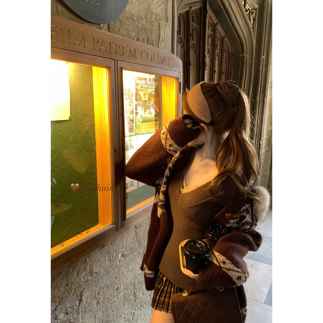 白水女 高智感姐姐 V领毛针织衫格子半身裙女秋冬氛围感纯欲套装