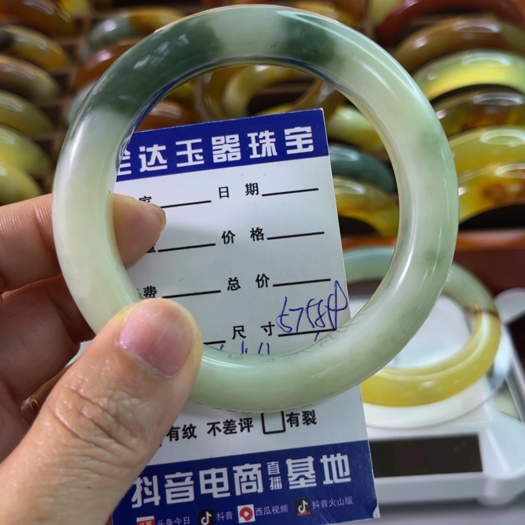 蛇纹石玉未镶嵌手镯M****?