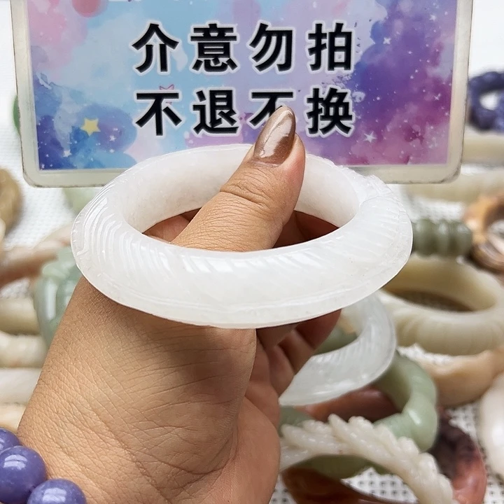 未镶嵌手镯石英岩玉