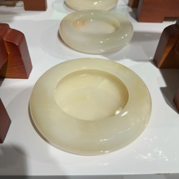 阿富汗玉石雕刻烟灰缸开播新粉福利