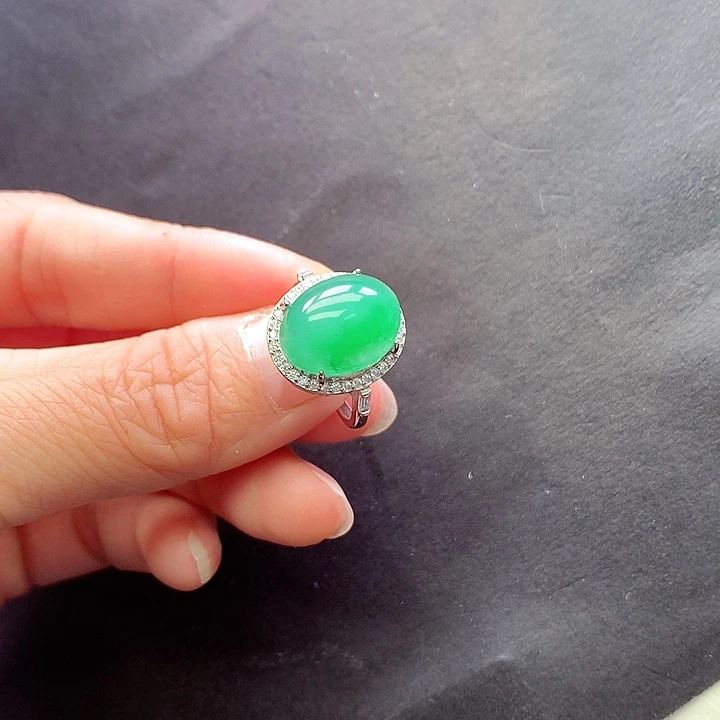 未镶嵌石英质玉戒指