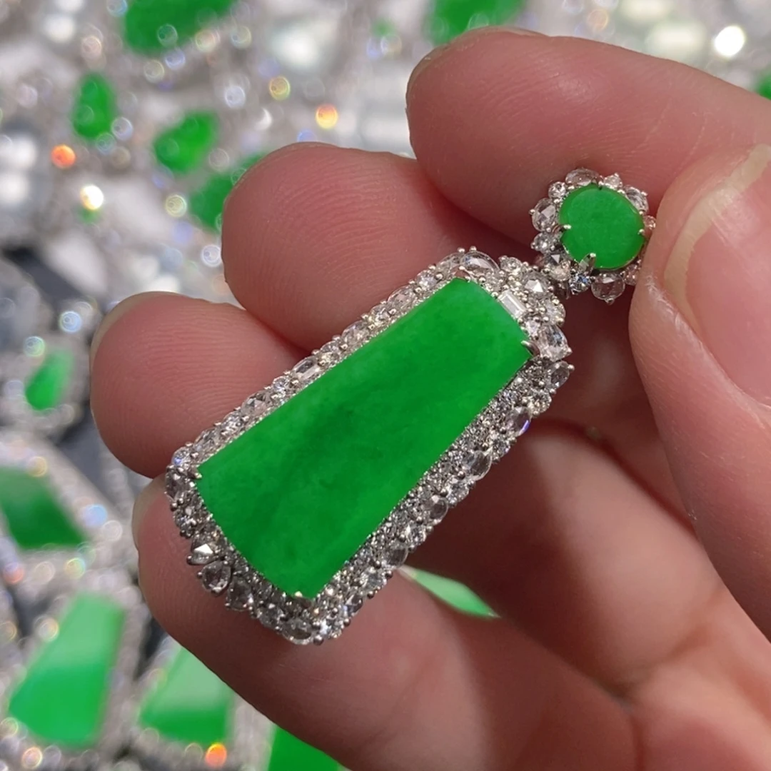 翡翠18K金镶嵌颈饰天然缅甸A货翡翠