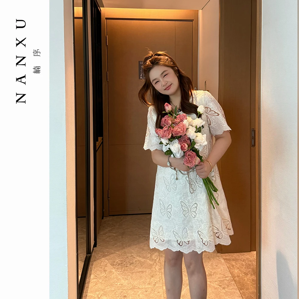楠序源子微胖女装 夏季白色显瘦镂空休闲连衣裙女款2025款YZ36550