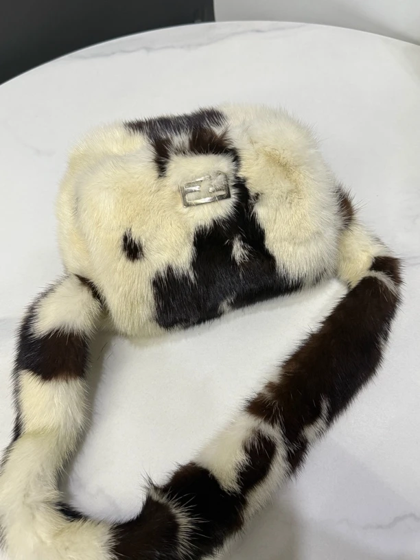 99新 FENDI/芬迪 毛毛腋下包18cm/JJ5072709