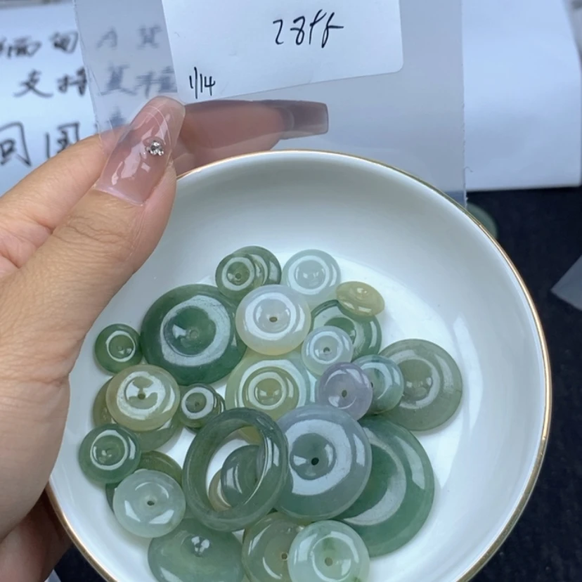 【闪购商品】翡翠颈饰未镶嵌清**缕