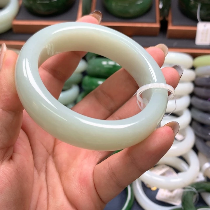 【闪购商品】未镶嵌手镯和田玉